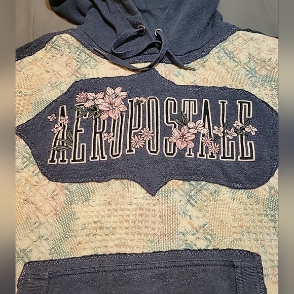Reworked Aeropostale Women's Hoodie Sz MED Heart Floral Blanket Upcycle OOAK - Picture 3 of 8